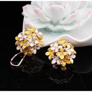 Vintage High End Yellow White Enamel and Rhinestone Earrings New in Gift‎ Box